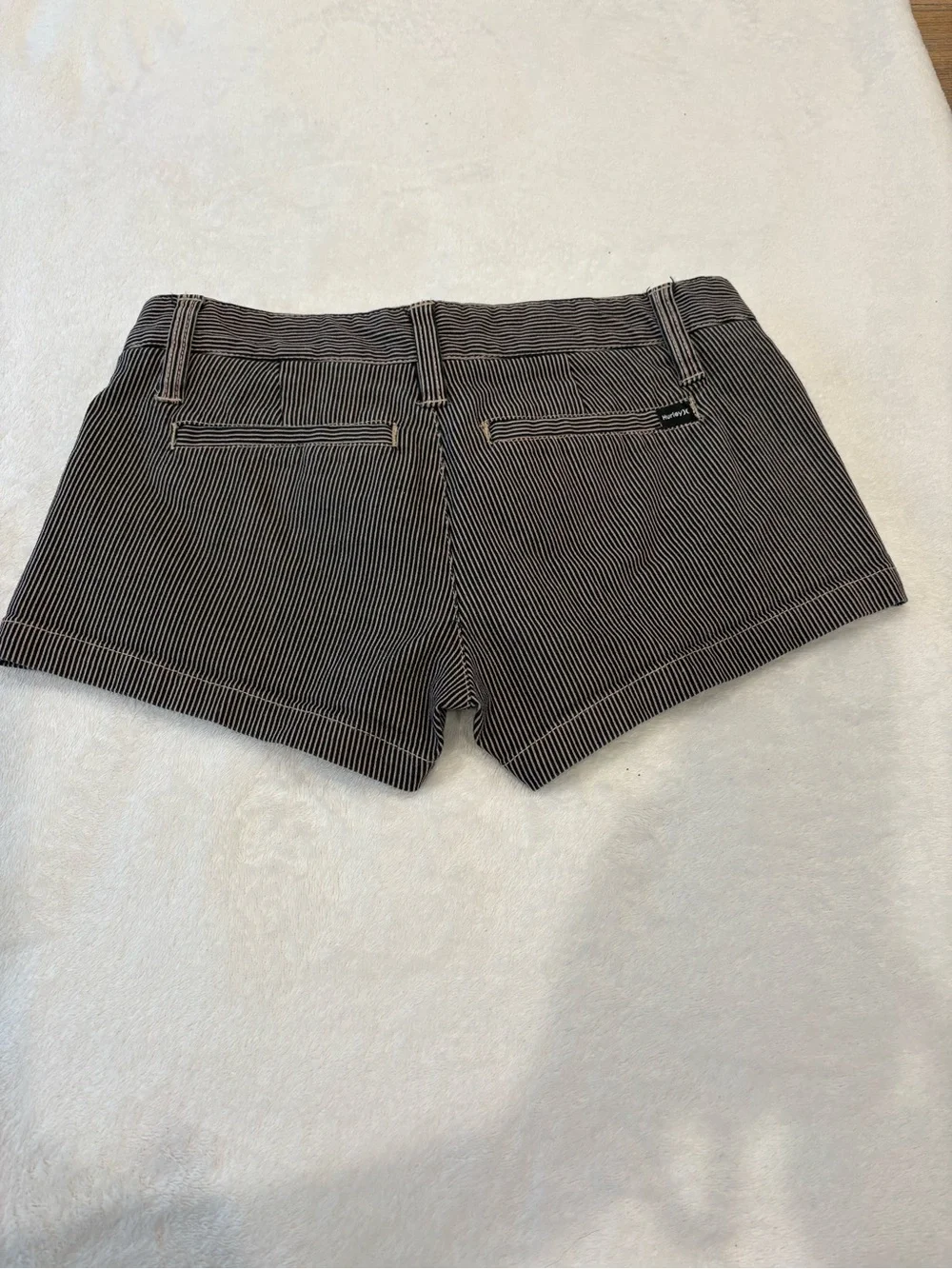 Hurley Low Rise striped shorts/ Y2K Classic Fit Low-rise - Picture 2 of 9